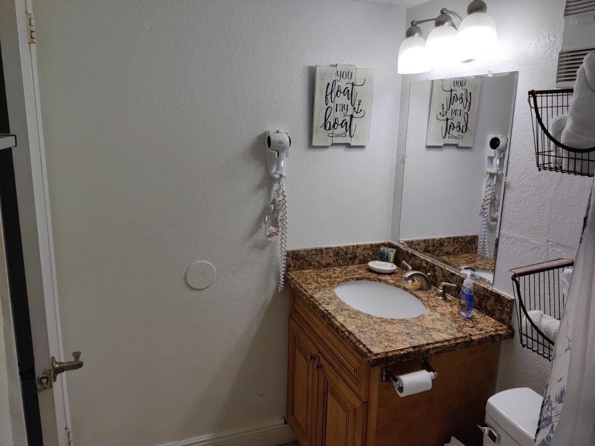 Centauri Vacation Rentals Beautiful 2-Bedroom Condo, Near All Orlando Attractions, Free Parking & Wi-Fi, King Bed Luaran gambar