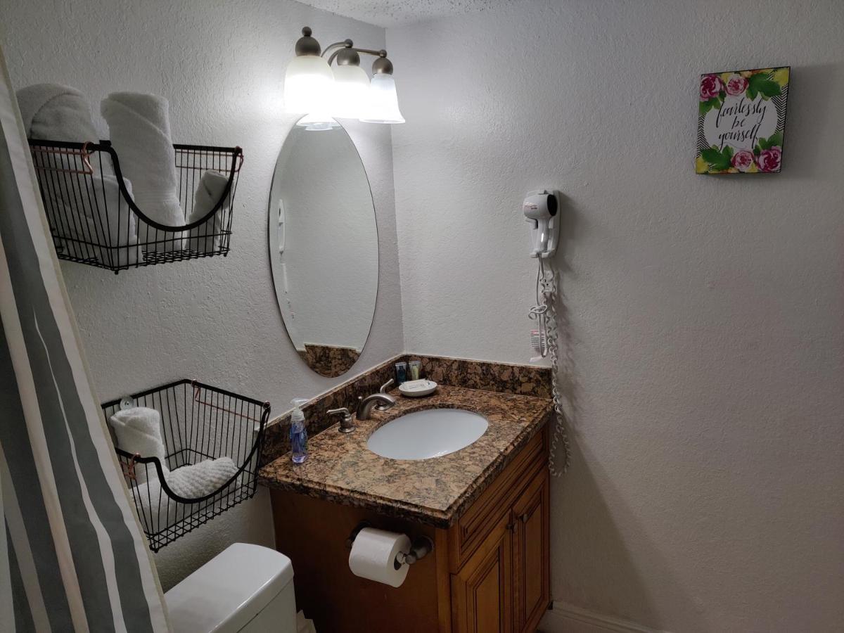 Centauri Vacation Rentals Beautiful 2-Bedroom Condo, Near All Orlando Attractions, Free Parking & Wi-Fi, King Bed Luaran gambar