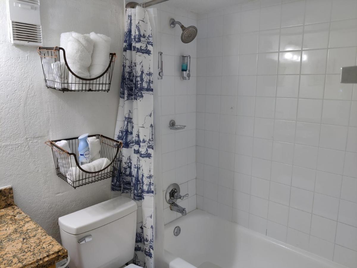 Centauri Vacation Rentals Beautiful 2-Bedroom Condo, Near All Orlando Attractions, Free Parking & Wi-Fi, King Bed Luaran gambar